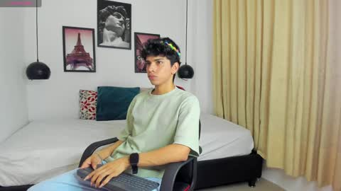 Santiago Carrington online show from December 21, 8:21 pm