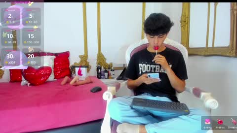 Santiago Carrington online show from February 4, 7:00 pm