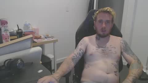 Snapshot of sceptixx chatting on January 19, 11:01 am sceptixx online show from January 19, 11:01 am