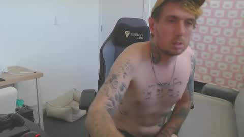 Snapshot of sceptixx chatting on March 2, 5:54 am sceptixx online show from March 2, 5:54 am