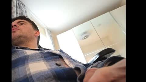 schosch01 online show from February 7, 1:53 pm