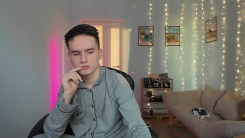 Thomas brunette and Alex blond online show from January 6, 8:25 am