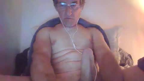 Snapshot of scotchwhieskie chatting on October 12, 11:32 pm scotchwhieskie online show from October 12, 11:32 pm