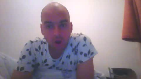 Snapshot of sean20775 chatting on October 1, 12:42 pm Sean online show from October 1, 12:42 pm