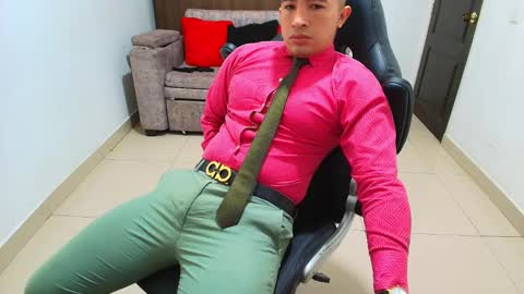 Snapshot of sebastian_oconnor77 chatting on February 16, 12:32 pm juan sebastian online show from February 16, 12:32 pm