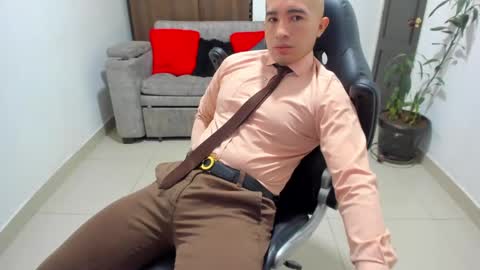 Snapshot of sebastian_oconnor77 chatting on January 18, 12:15 pm juan sebastian online show from January 18, 12:15 pm