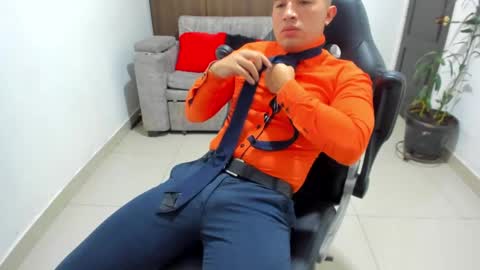 Snapshot of sebastian_oconnor77 chatting on January 27, 12:16 pm juan sebastian online show from January 27, 12:16 pm