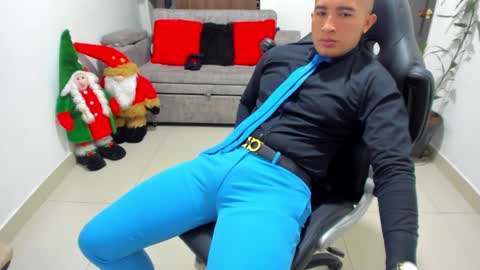 Snapshot of sebastian_oconnor77 chatting on December 11, 2:50 pm juan sebastian online show from December 11, 2:50 pm