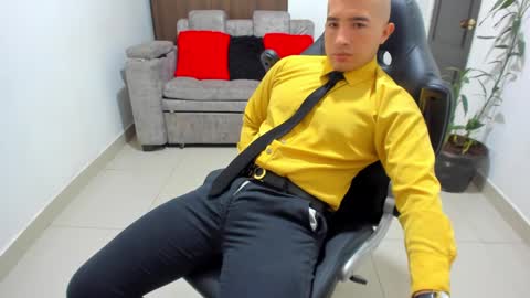 Snapshot of sebastian_oconnor77 chatting on December 2, 1:11 pm juan sebastian online show from December 2, 1:11 pm