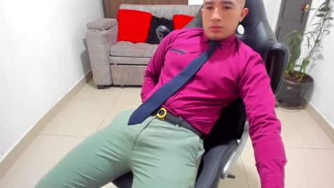 Snapshot of sebastian_oconnor77 chatting on January 22, 12:06 pm juan sebastian online show from January 22, 12:06 pm