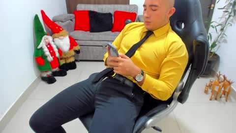 Snapshot of sebastian_oconnor77 chatting on December 20, 5:29 pm juan sebastian online show from December 20, 5:29 pm