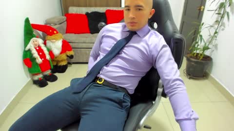 Snapshot of sebastian_oconnor77 chatting on December 13, 6:59 pm juan sebastian online show from December 13, 6:59 pm