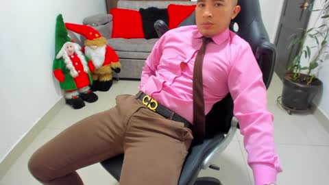 Snapshot of sebastian_oconnor77 chatting on December 12, 7:04 pm juan sebastian online show from December 12, 7:04 pm