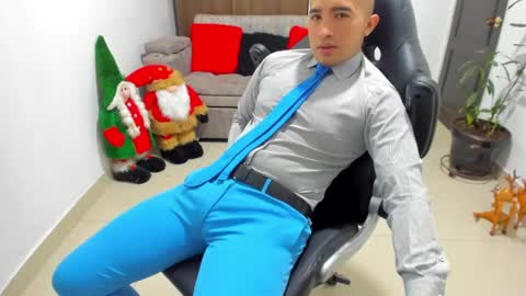 Snapshot of sebastian_oconnor77 chatting on January 6, 12:13 pm juan sebastian online show from January 6, 12:13 pm