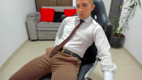 Snapshot of sebastian_oconnor77 chatting on January 15, 3:50 pm juan sebastian online show from January 15, 3:50 pm