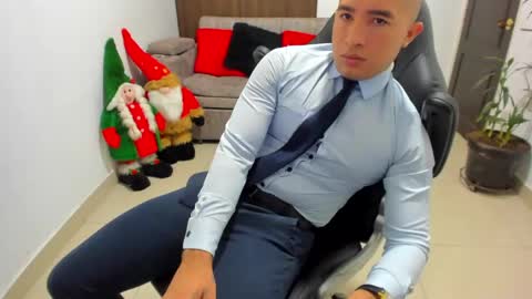 Snapshot of sebastian_oconnor77 chatting on December 17, 1:38 pm juan sebastian online show from December 17, 1:38 pm