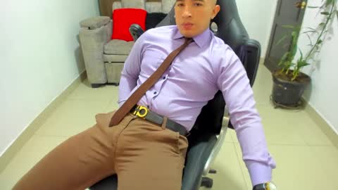 Snapshot of sebastian_oconnor77 chatting on December 5, 4:01 pm juan sebastian online show from December 5, 4:01 pm