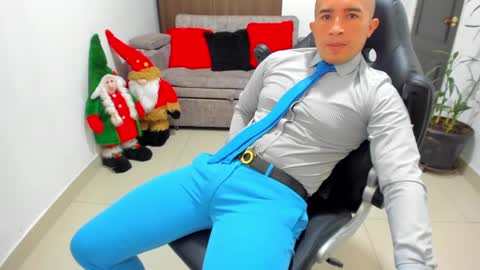 Snapshot of sebastian_oconnor77 chatting on December 16, 4:27 pm juan sebastian online show from December 16, 4:27 pm