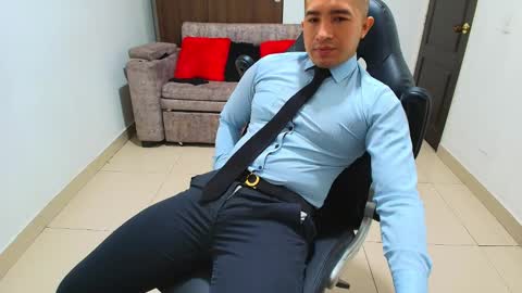 Snapshot of sebastian_oconnor77 chatting on February 15, 12:54 pm juan sebastian online show from February 15, 12:54 pm