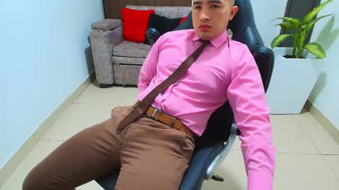 Snapshot of sebastian_oconnor77 chatting on February 22, 12:40 pm juan sebastian online show from February 22, 12:40 pm