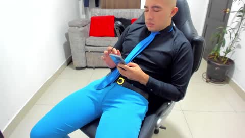 Snapshot of sebastian_oconnor77 chatting on January 28, 12:11 pm juan sebastian online show from January 28, 12:11 pm