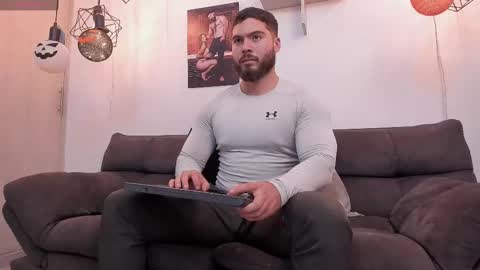 Snapshot of sebastianvilla__ chatting on October 4, 10:36 pm Instagram jeanpaulfit online show from October 4, 10:36 pm