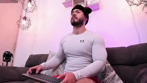 Snapshot of sebastianvilla__ chatting on December 14, 6:30 pm Instagram jeanpaulfit online show from December 14, 6:30 pm