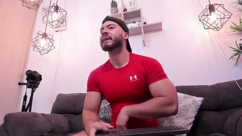 Snapshot of sebastianvilla__ chatting on December 11, 2:06 pm Instagram jeanpaulfit online show from December 11, 2:06 pm