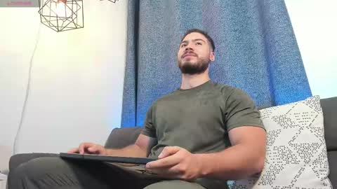 Snapshot of sebastianvilla__ chatting on February 18, 10:58 pm Instagram jeanpaulfit online show from February 18, 10:58 pm