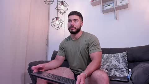 Snapshot of sebastianvilla__ chatting on February 2, 10:49 pm Instagram jeanpaulfit online show from February 2, 10:49 pm