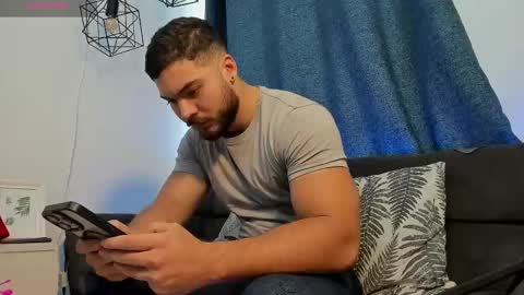 Snapshot of sebastianvilla__ chatting on February 16, 8:44 pm Instagram jeanpaulfit online show from February 16, 8:44 pm