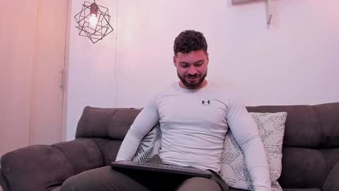 Snapshot of sebastianvilla__ chatting on December 27, 9:32 pm Instagram jeanpaulfit online show from December 27, 9:32 pm