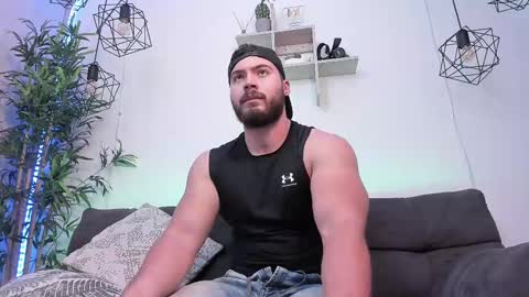 Snapshot of sebastianvilla__ chatting on March 4, 9:22 pm Instagram jeanpaulfit online show from March 4, 9:22 pm