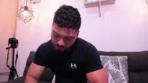 Snapshot of sebastianvilla__ chatting on December 8, 7:43 pm Instagram jeanpaulfit online show from December 8, 7:43 pm