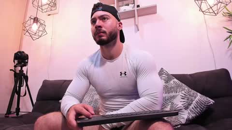 Snapshot of sebastianvilla__ chatting on December 5, 2:11 pm Instagram jeanpaulfit online show from December 5, 2:11 pm