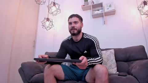 Snapshot of sebastianvilla__ chatting on January 4, 10:45 pm Instagram jeanpaulfit online show from January 4, 10:45 pm