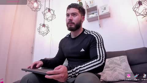 Snapshot of sebastianvilla__ chatting on January 7, 11:24 pm Instagram jeanpaulfit online show from January 7, 11:24 pm