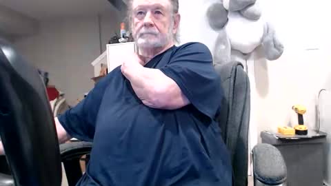selkie2s online show from April 25, 4:04 pm