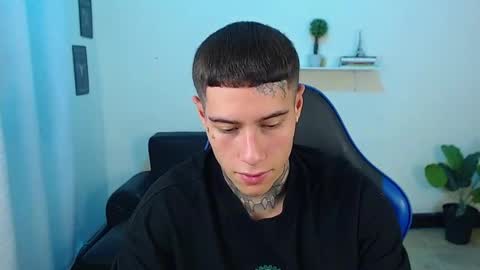 Thomas online show from December 22, 8:50 pm