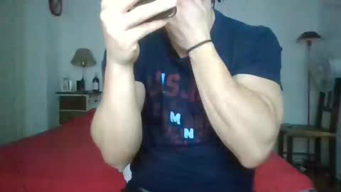 Snapshot of sexyyphilip chatting on December 10, 10:49 pm sexyyphilip online show from December 10, 10:49 pm