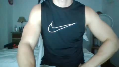 Snapshot of sexyyphilip chatting on December 17, 11:59 pm sexyyphilip online show from December 17, 11:59 pm