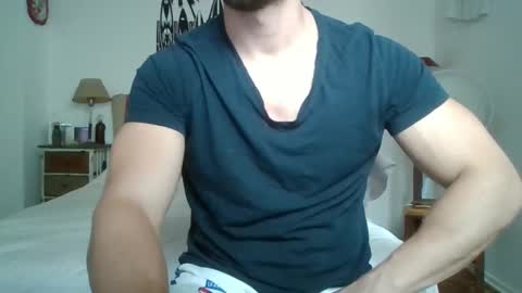 Snapshot of sexyyphilip chatting on December 24, 7:33 pm sexyyphilip online show from December 24, 7:33 pm