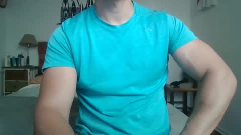Snapshot of sexyyphilip chatting on October 14, 9:00 pm sexyyphilip online show from October 14, 9:00 pm