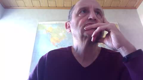 Snapshot of sharpshoder chatting on October 18, 10:42 am Peter online show from October 18, 10:42 am