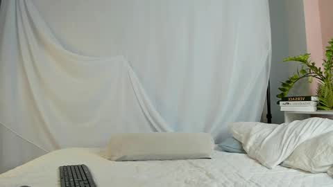 Max online show from March 22, 6:57 pm