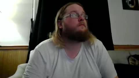 Snapshot of shifty885 chatting on December 21, 2:09 am shifty885 online show from December 21, 2:09 am