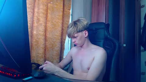 Tom and Betty online show from April 17, 9:23 am