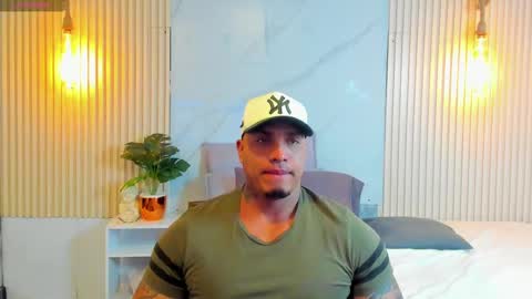 Snapshot of simeone_panda chatting on March 9, 12:20 pm simeone_panda online show from March 9, 12:20 pm