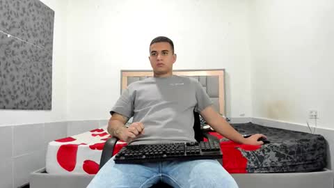 SIMON KELER online show from February 18, 1:26 am