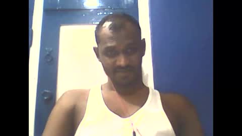 Snapshot of singletamilblackboy chatting on December 16, 10:40 am singletamilblackboy online show from December 16, 10:40 am